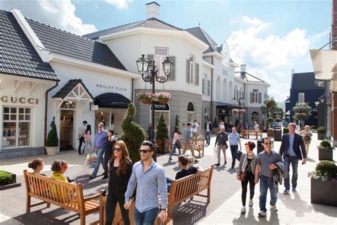 roermond outlet fendi|Meer.